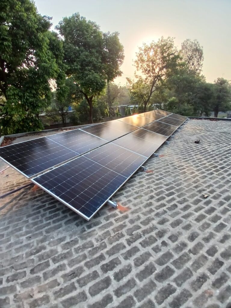 6 kW Hybrid Solar System for Home in Punjab University Officers Colony Lahore